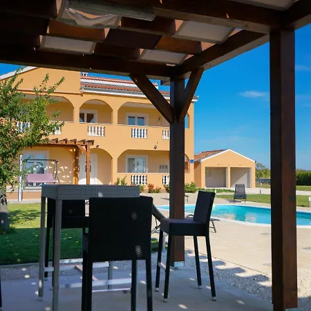 In With Private Pool Semesterbostad *