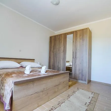 Дом отдыха In With Private Pool *