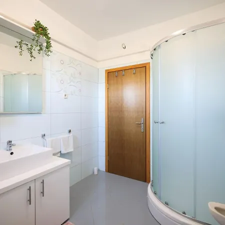 Charming In With Swimming Pool Дом отдыха Prkos