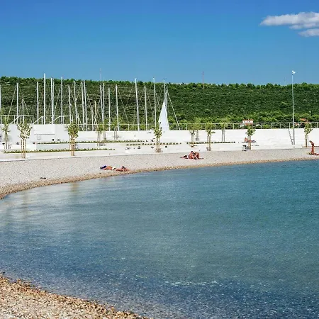 Дом отдыха In With Private Pool *
