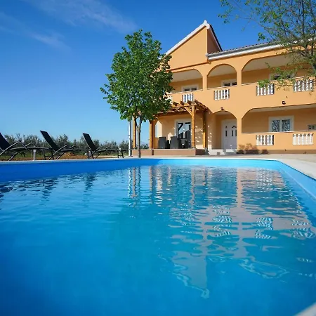 In With Private Pool Дом отдыха *