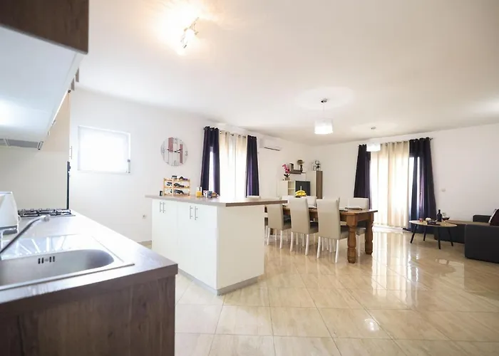 In With Private Pool Prkos