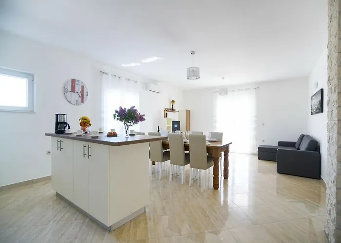 Semesterbostad In With Private Pool Prkos