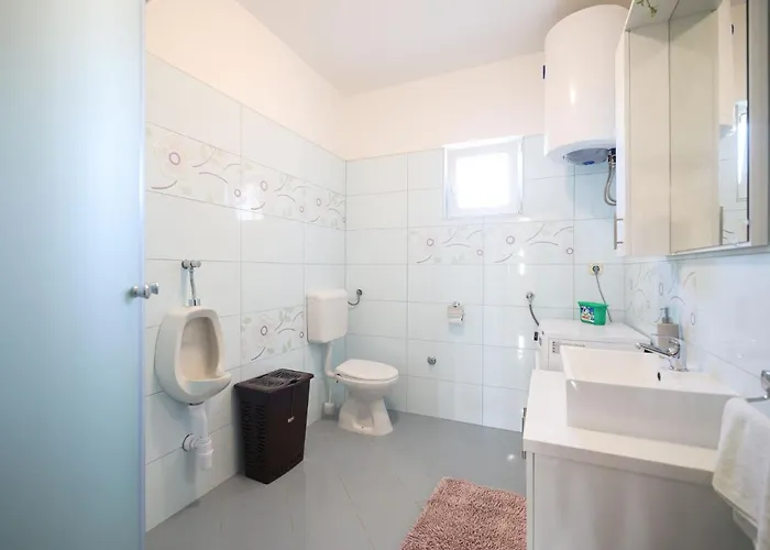 In With Private Pool Semesterbostad Prkos