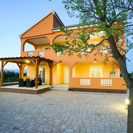 Nyaraló In With Private Pool Prkos