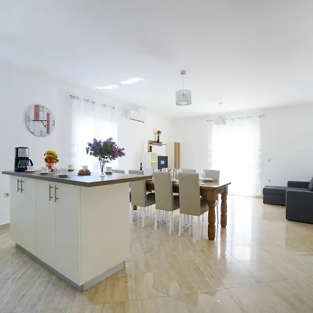 Casa vacanze In With Private Pool Prkos