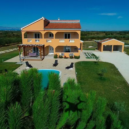 Nyaraló In With Private Pool Prkos