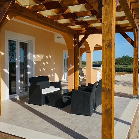 Nyaraló In With Private Pool