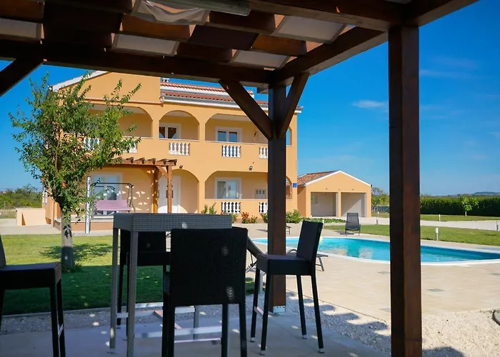 In With Private Pool Nyaraló *