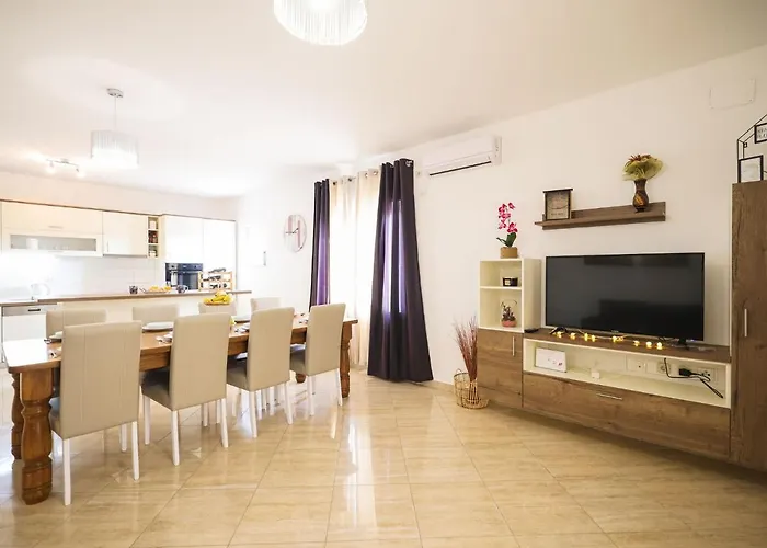 In With Private Pool Prkos