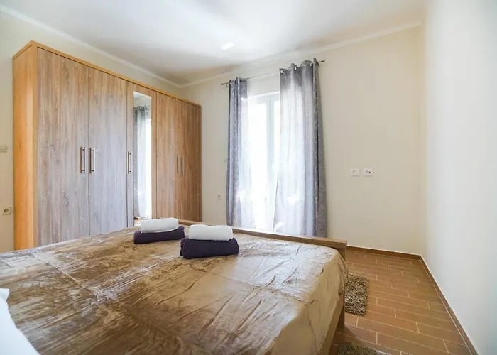 Nyaraló In With Private Pool